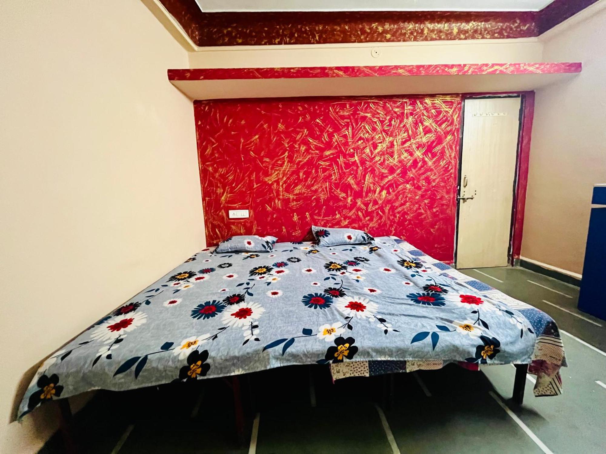 אויאיין Rai Guest House מראה חיצוני תמונה